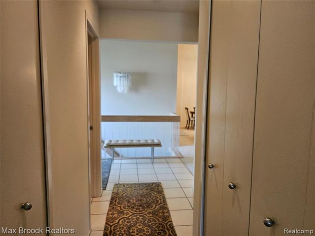 5663 Hillcrest Circle 64, West Bloomfield, MI 48322