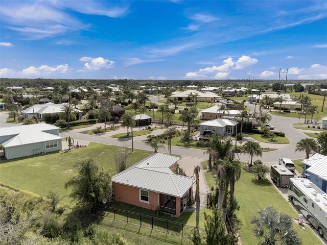 3210 GREAT HERON LOOP, Polk City, FL 33868