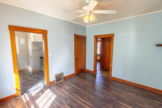 932 S 5th St, Salina, KS 67401