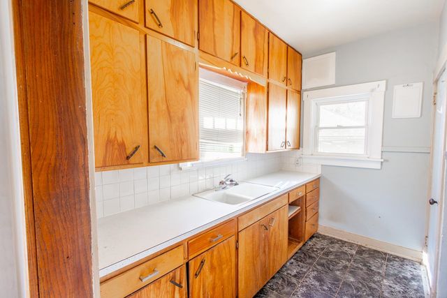 932 S 5th St, Salina, KS 67401