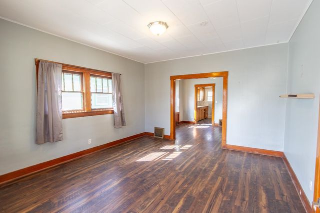 932 S 5th St, Salina, KS 67401