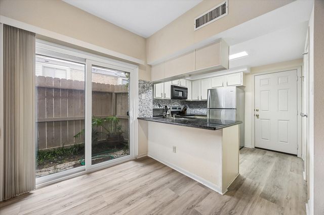 1829 Augusta Drive 19, Houston, TX 77057