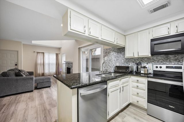 1829 Augusta Drive 19, Houston, TX 77057