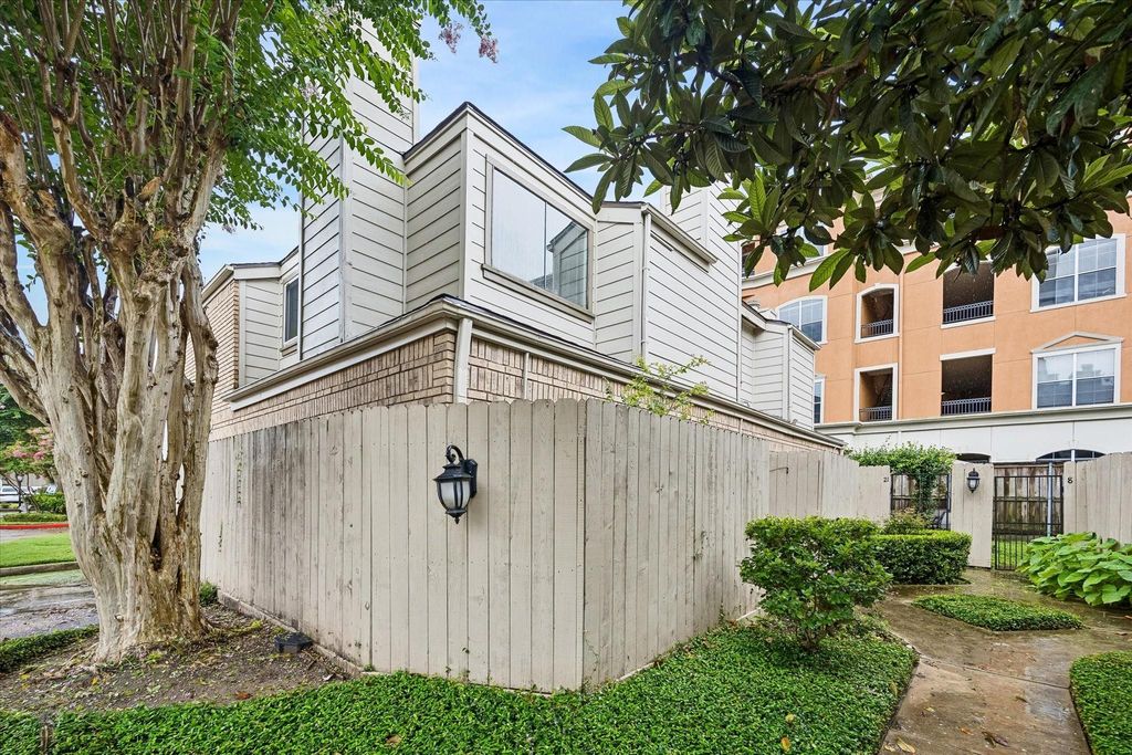 1829 Augusta Drive 19, Houston, TX 77057