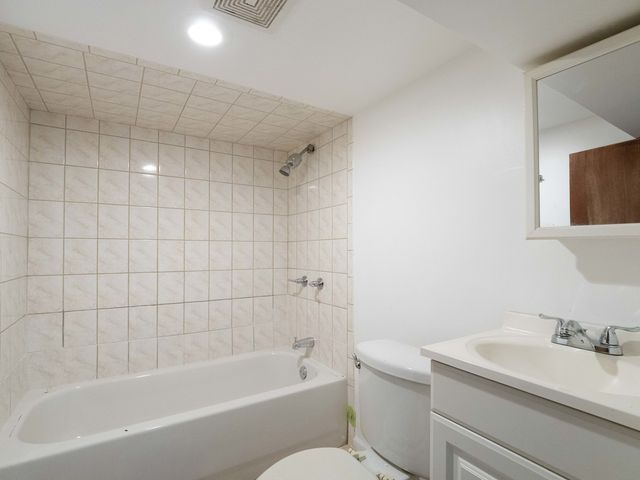 3306 W Le Moyne Street, Chicago, IL 60651