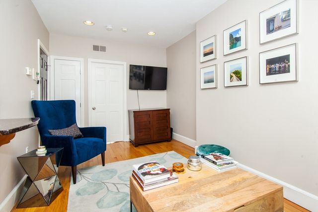 10 Dwight St 2, Boston, MA 02118