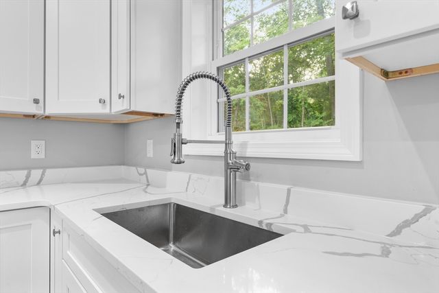 178 Highland St, Cranston, RI 02920