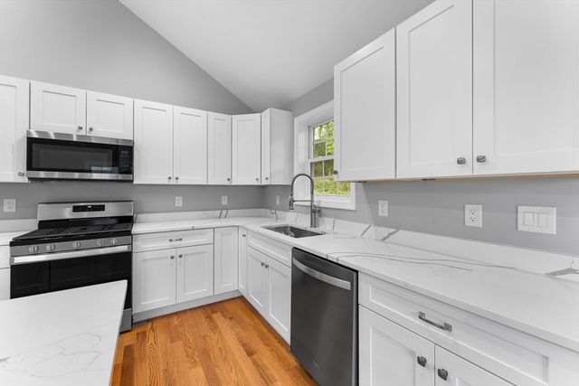 178 Highland St, Cranston, RI 02920