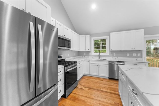 178 Highland St, Cranston, RI 02920