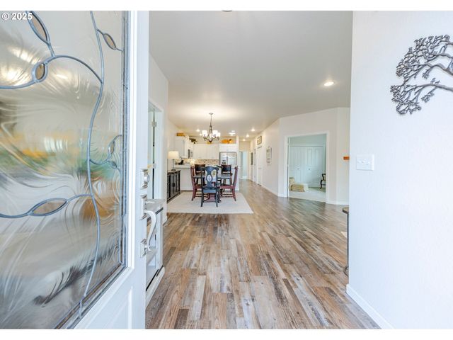 2024 LAKE SHORE Dr, Eugene, OR 97408
