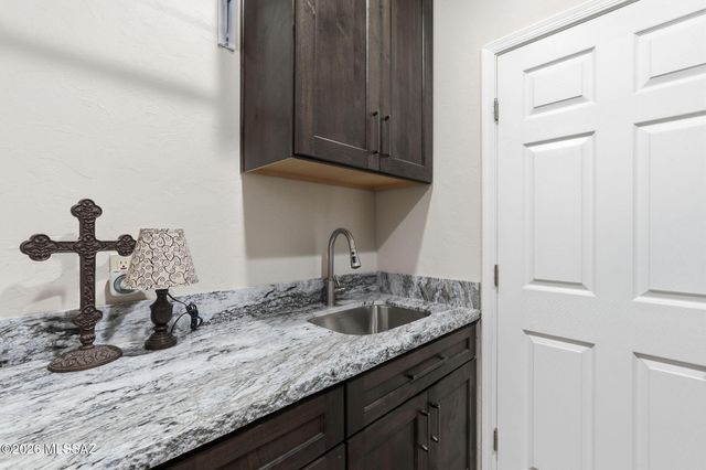 9736 E Rock Ridge Court, Tucson, AZ 85749