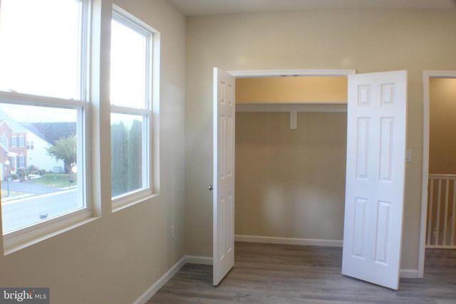 211 PRINCESS CAROLINE CT, Edinburg, VA 22824