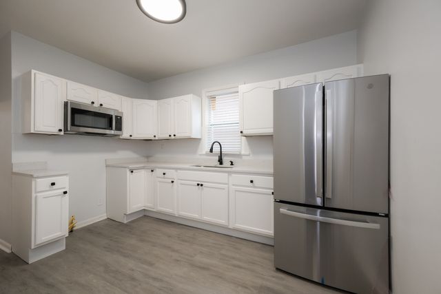 7653 S Saint Lawrence Avenue, Chicago, IL 60619