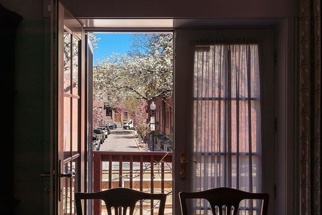 8 Ringgold St, Boston, MA 02118