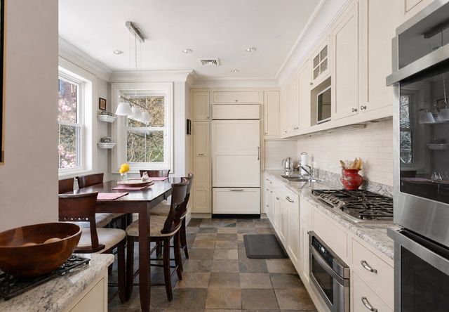 8 Ringgold St, Boston, MA 02118