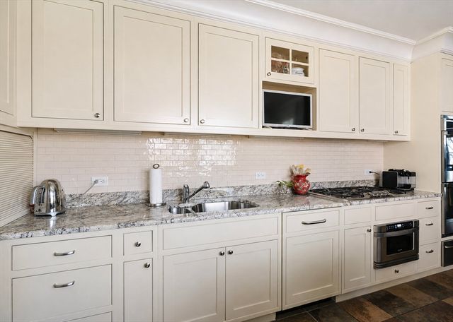 8 Ringgold St, Boston, MA 02118