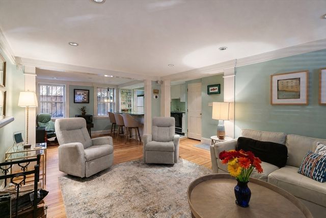8 Ringgold St, Boston, MA 02118