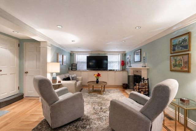 8 Ringgold St, Boston, MA 02118