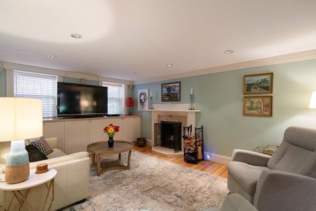 8 Ringgold St, Boston, MA 02118