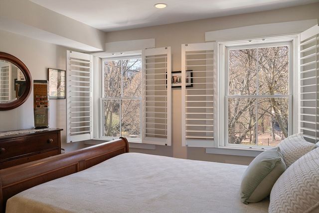 8 Ringgold St, Boston, MA 02118