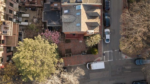 8 Ringgold St, Boston, MA 02118