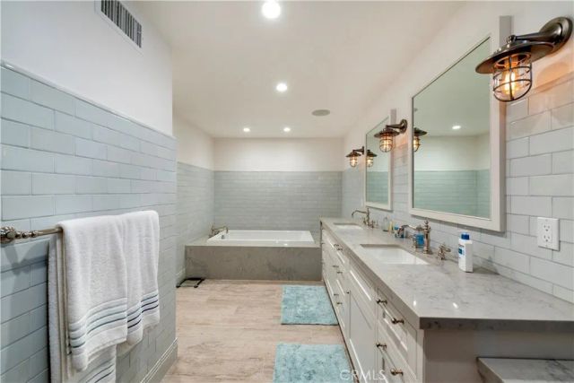 16 N La Senda Drive, Laguna Beach, CA 92651