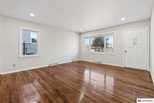 7516 Richmond Drive, Omaha, NE 68134