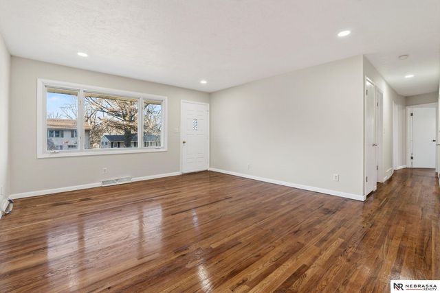 7516 Richmond Drive, Omaha, NE 68134