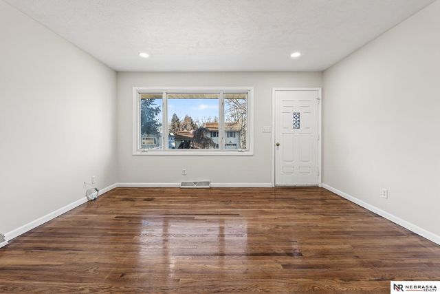 7516 Richmond Drive, Omaha, NE 68134