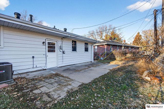 7516 Richmond Drive, Omaha, NE 68134