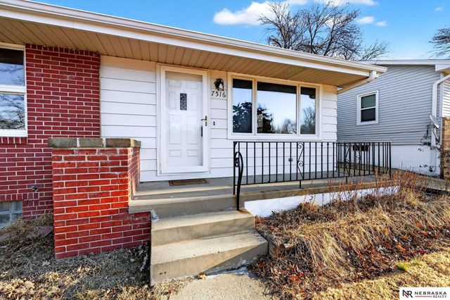 7516 Richmond Drive, Omaha, NE 68134