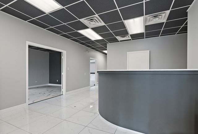 6823 Kingery Highway, Willowbrook, IL 60527