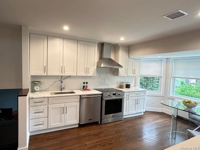 8 White Oak Drive, Port Washington, NY 11050