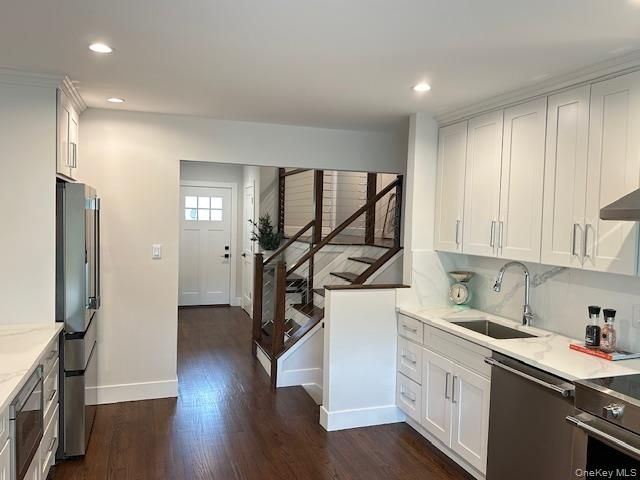 8 White Oak Drive, Port Washington, NY 11050