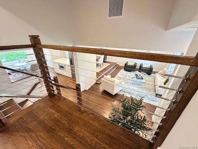 8 White Oak Drive, Port Washington, NY 11050