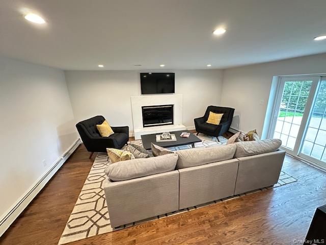 8 White Oak Drive, Port Washington, NY 11050