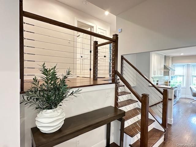 8 White Oak Drive, Port Washington, NY 11050