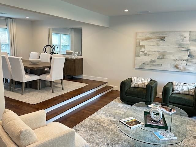 8 White Oak Drive, Port Washington, NY 11050