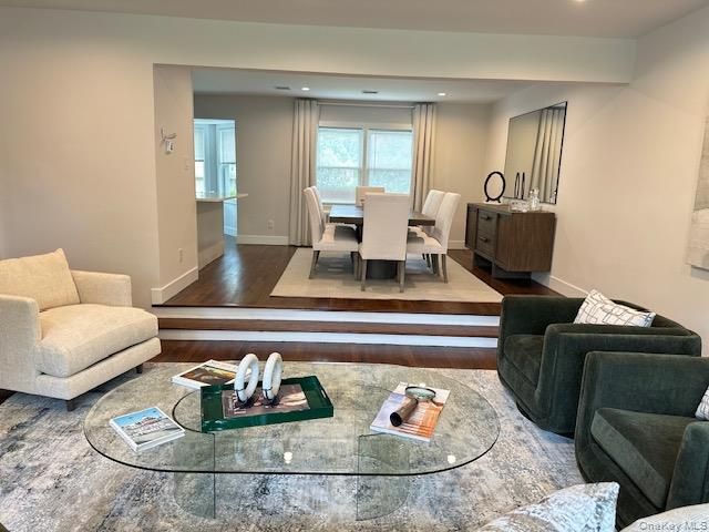 8 White Oak Drive, Port Washington, NY 11050
