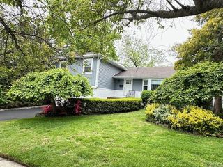 8 White Oak Drive, Port Washington, NY 11050