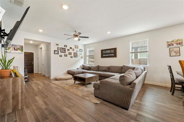 171 Acadia DR, Kyle, TX 78640