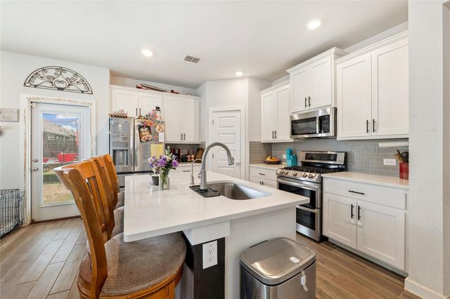 171 Acadia DR, Kyle, TX 78640