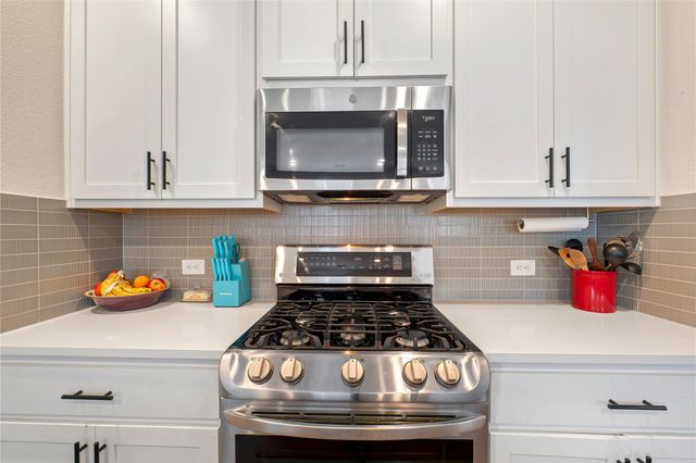 171 Acadia DR, Kyle, TX 78640