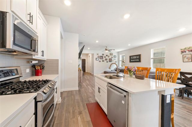 171 Acadia DR, Kyle, TX 78640