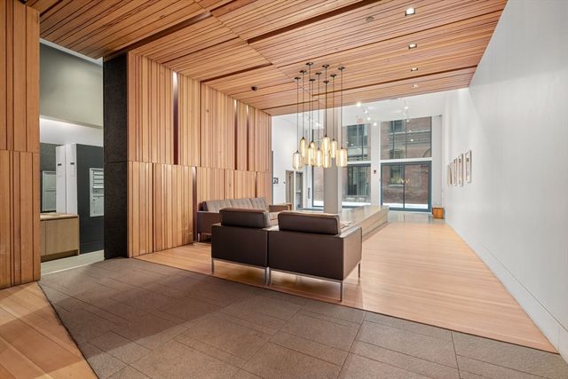 346 Congress St 702, Boston, MA 02210