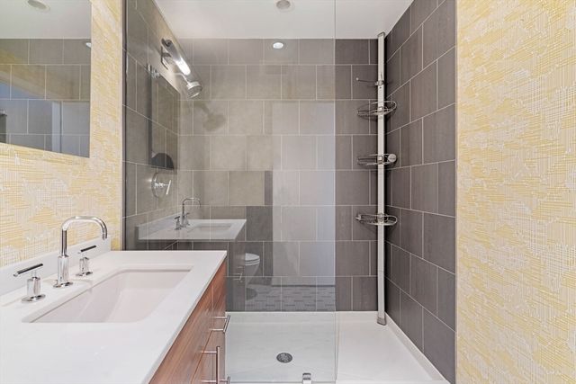 346 Congress St 702, Boston, MA 02210