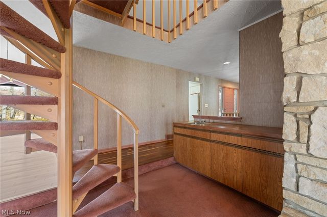 6656 Woodhawk Drive, Mayfield Heights, OH 44124