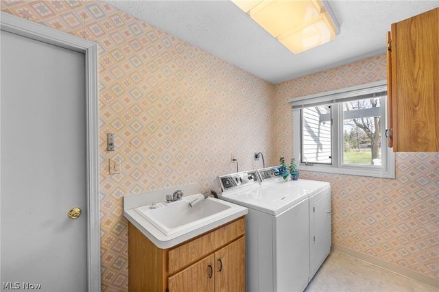 6656 Woodhawk Drive, Mayfield Heights, OH 44124