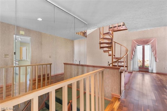 6656 Woodhawk Drive, Mayfield Heights, OH 44124