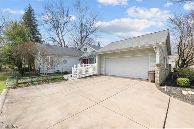 6656 Woodhawk Drive, Mayfield Heights, OH 44124